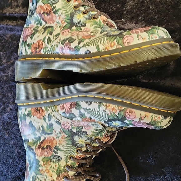 Dr Martin Lace Up Floral Lace-Up Boots - Picture 6 of 11
